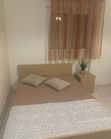 Elin Loft Flogita